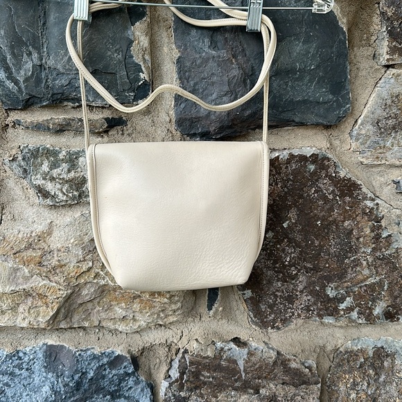 Coach Vintage Quincey 9919 Turnlock Leather Crossbody – Bone/Ivory - Picture 4 of 9